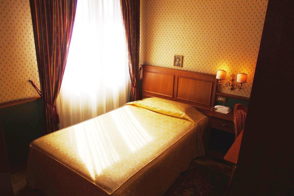 Villa Belvedere Florence Room photo
